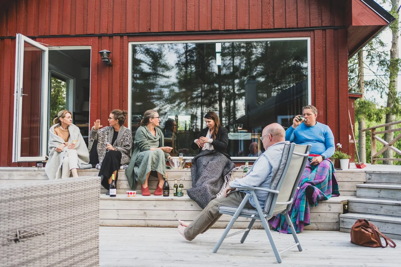 Delägarna i Klara Kompetenser samlade på altanen under en friluftsdag